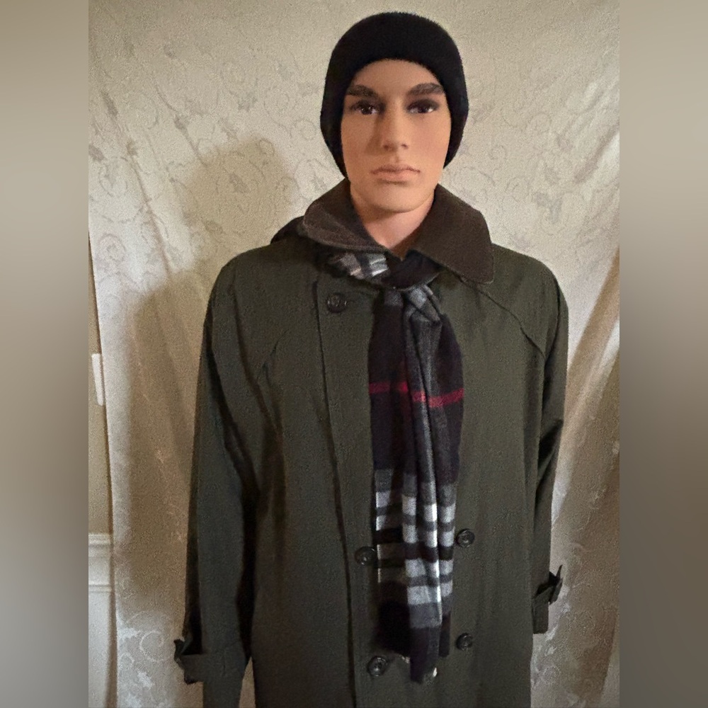 Cashmink V. Fraas 100% Acrylic Black, Gray, White and Red Plaid Scarf [Good]